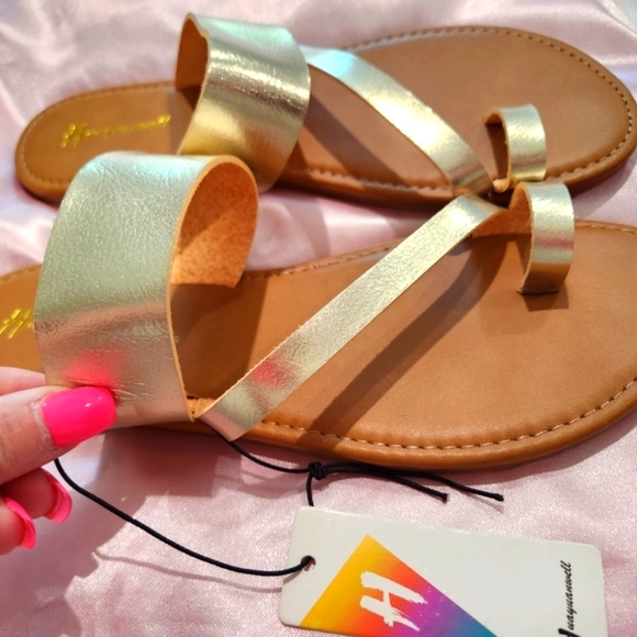 Gold Sandals size 9 - Picture 3 of 3